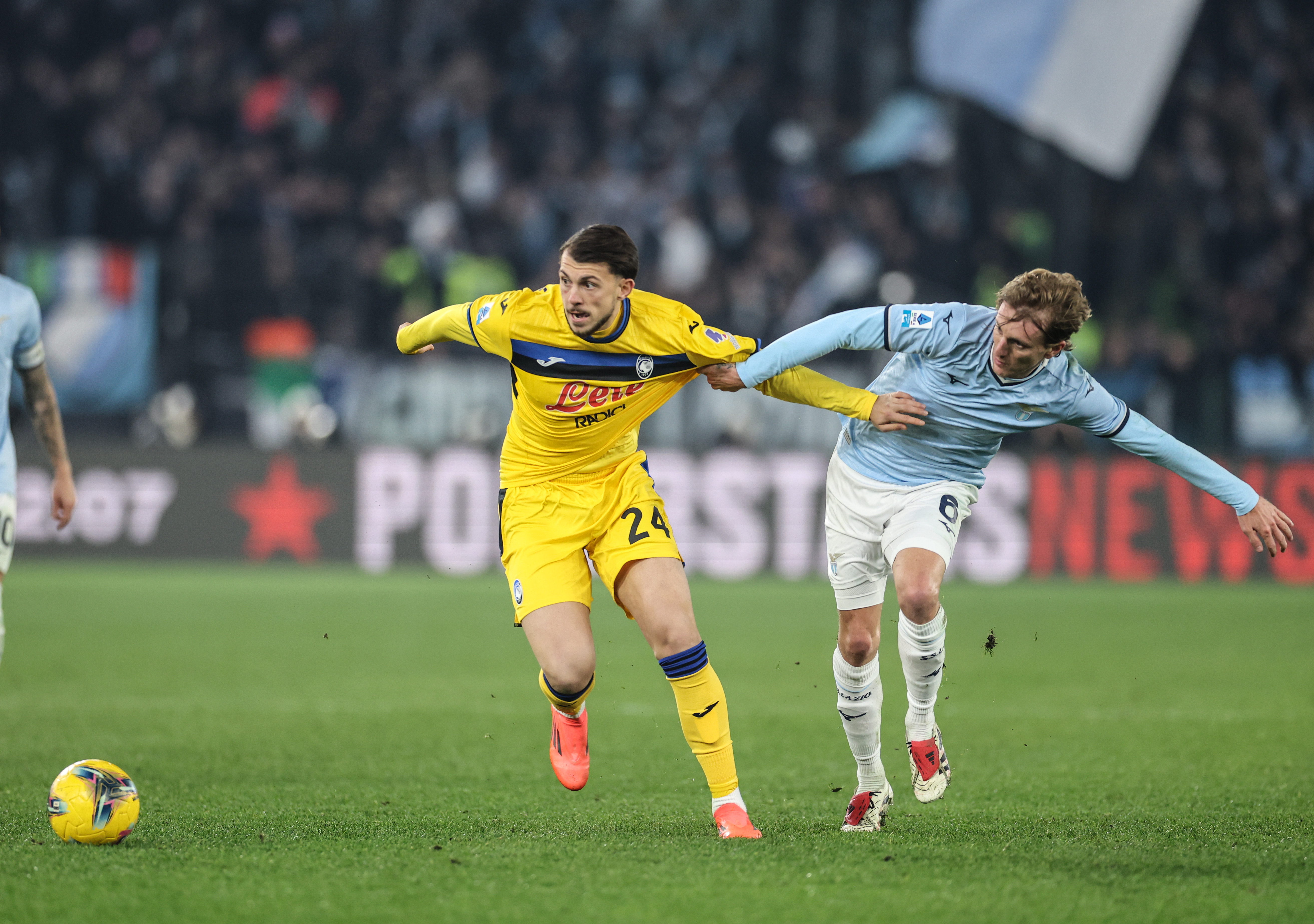 意甲赛程吃紧，费耶诺德赛前篮板制胜，话题不断，训练强度明显提升