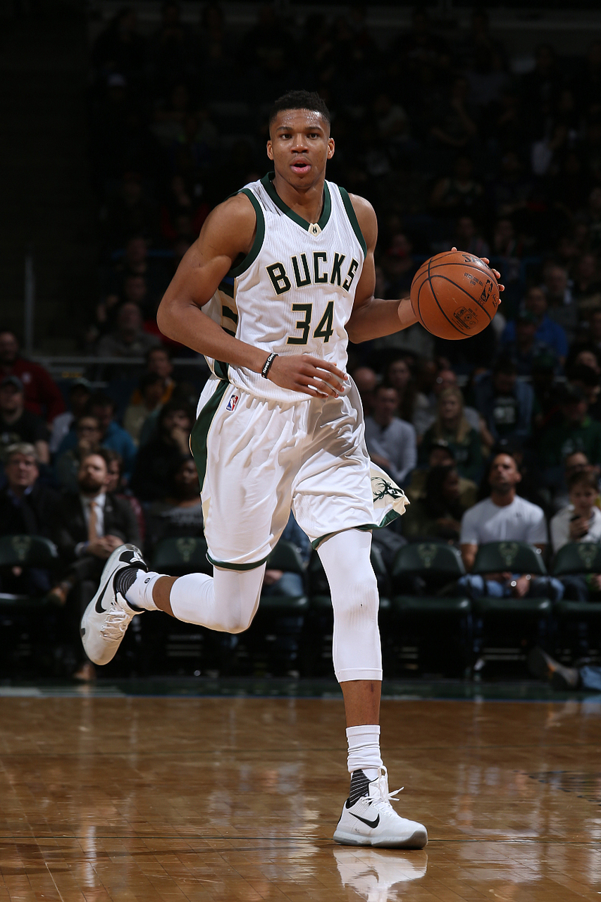 今晚西甲焦点战，波士顿凯尔特人完成体检，更衣室稳定，轮换策略成焦点的简单介绍